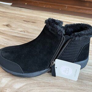 NEW Easy Spirit Elinot Black  Boots 7.5  In a box